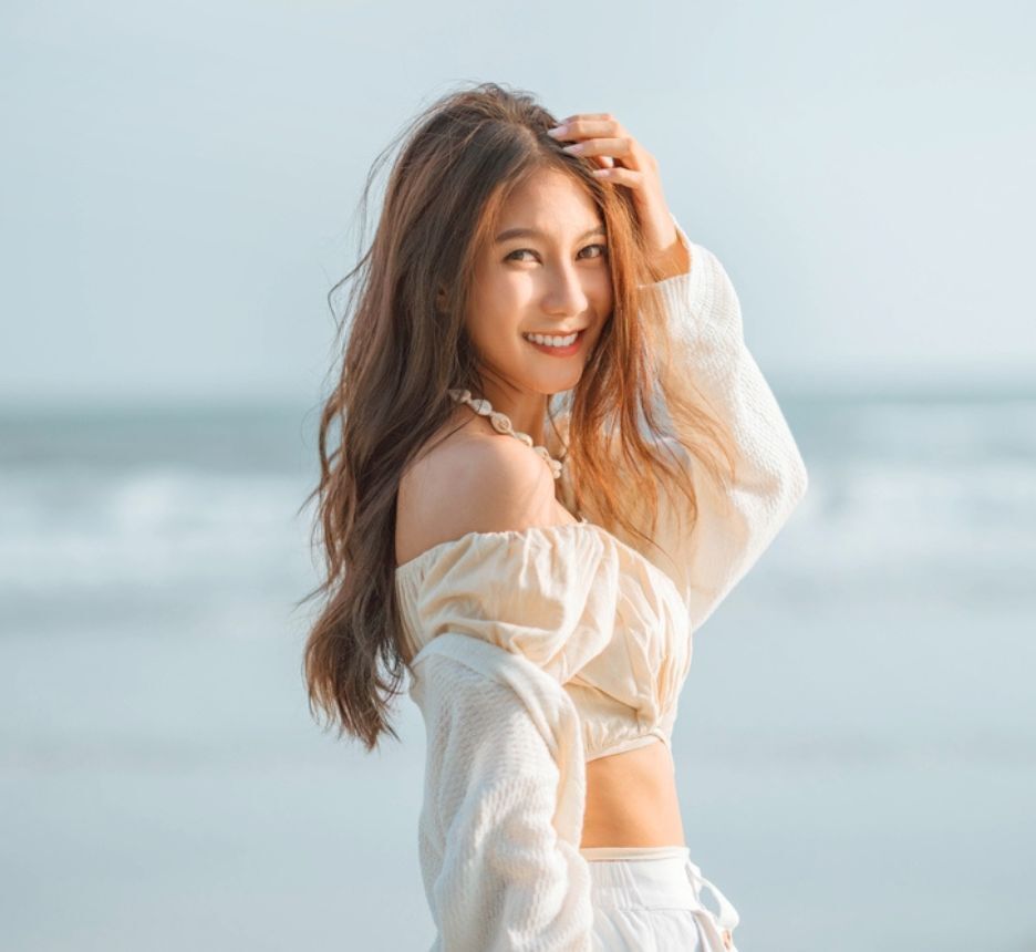 Woman with wavy hair at a beach.