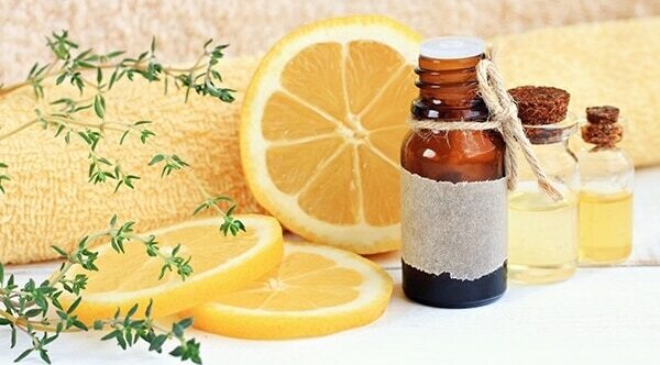 Castor and rose lip oil