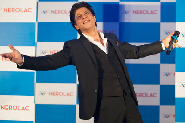 bollywood star kareena kapoor khan signature pose