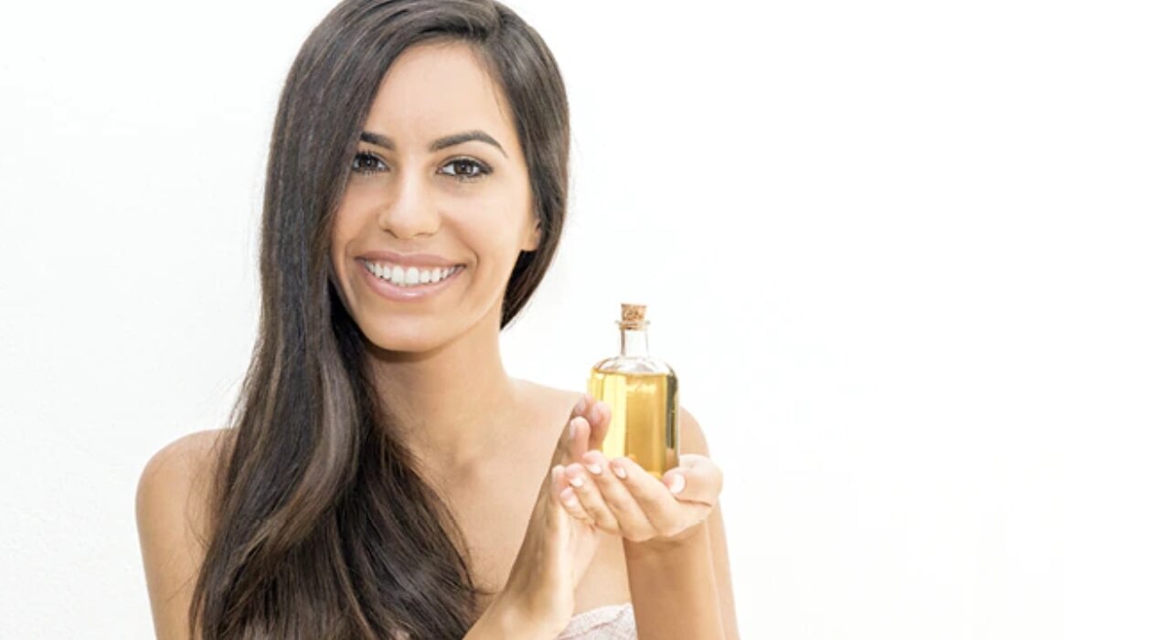 What Is Hot Oil Treatment Massaging For Haircare?