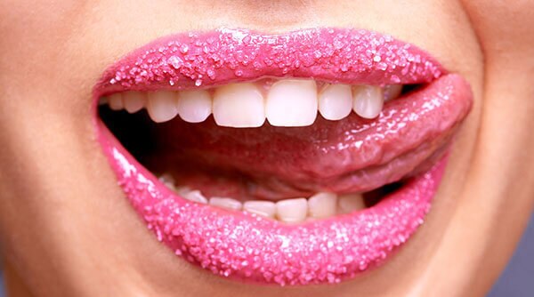 6 Ways To Lighten Lips At Home