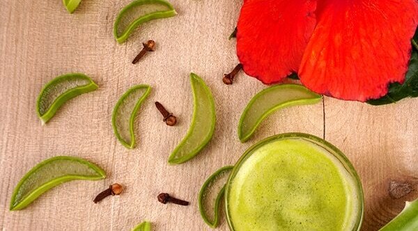 Lemon juice, honey and methi hair mask for dandruff