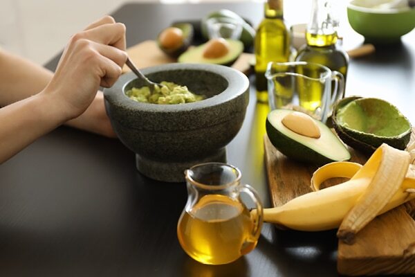 Lemon juice, honey and methi hair mask for dandruff