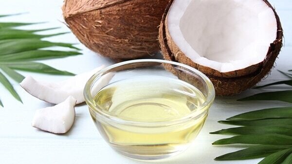 Coconut milk for frizzy hair
