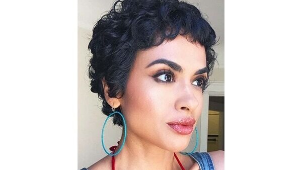Curly knot hairstyles for short curly hair