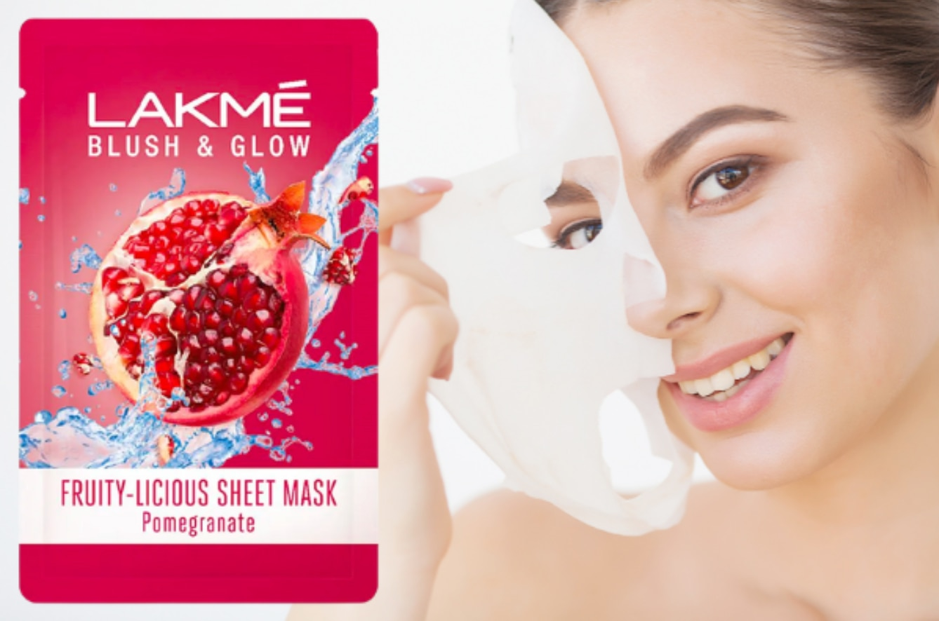 sheet mask woman Pond’s