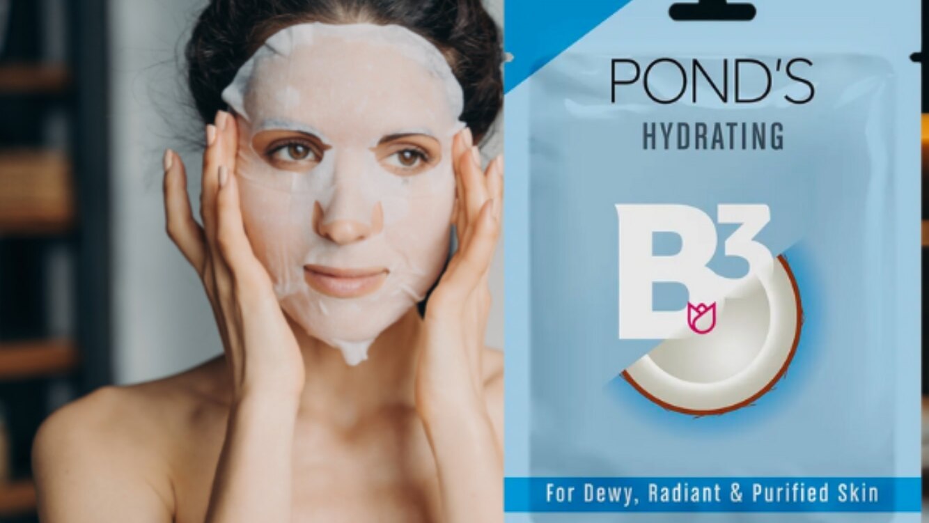 sheet mask woman Pond’s