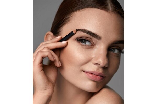 Dirty makeup tools can cause pimples on your eyebrows