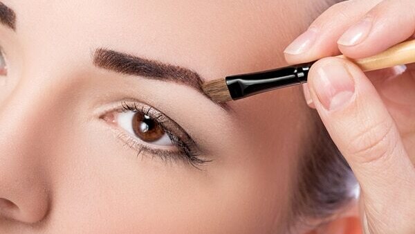 Dirty makeup tools can cause pimples on your eyebrows