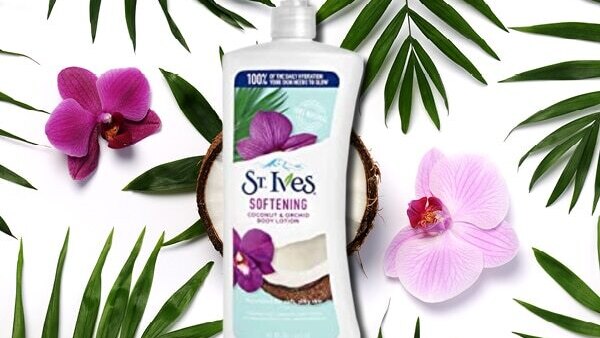 St. Ives Revitalizing Acai Blueberry & Chia Seed Oil Body Lotion
