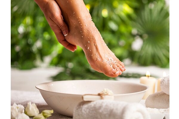 How to make DIY foot soak at home