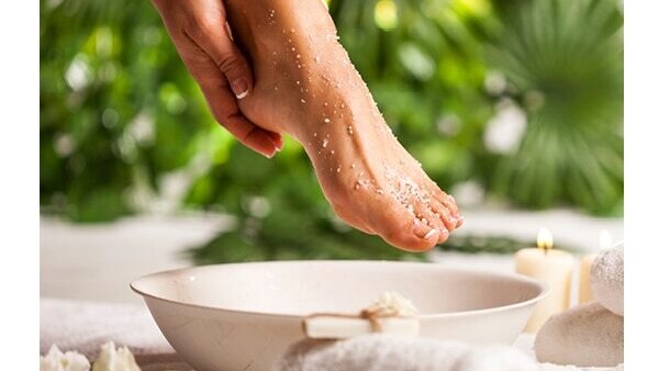 How to make DIY foot soak at home