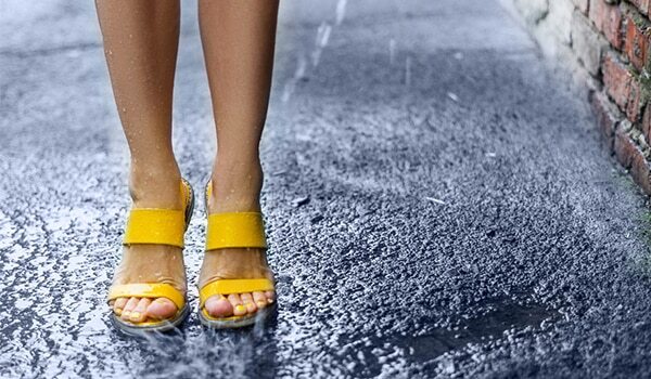 5 Ways To Avoid Smelly Feet This Monsoon