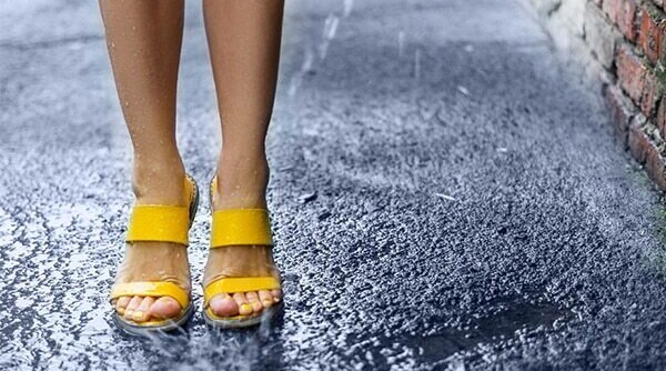 5 Ways To Avoid Smelly Feet This Monsoon
