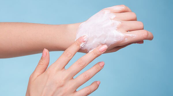 6 Home Remedies To Fight Dry Skin On Your Hands