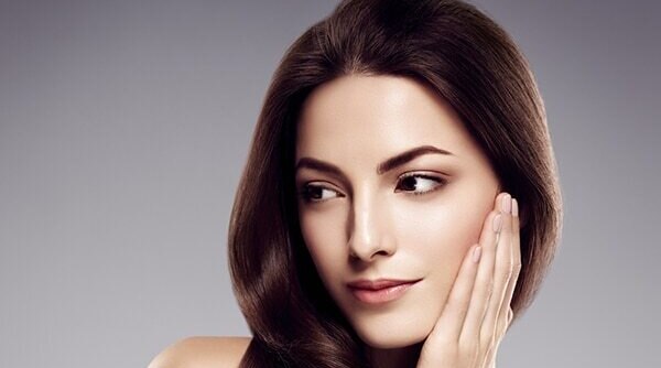 8 Essential Bright Skin Tips To Flaunt A Brighter Complexion