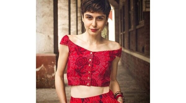 Square necklines