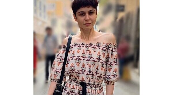 Square necklines