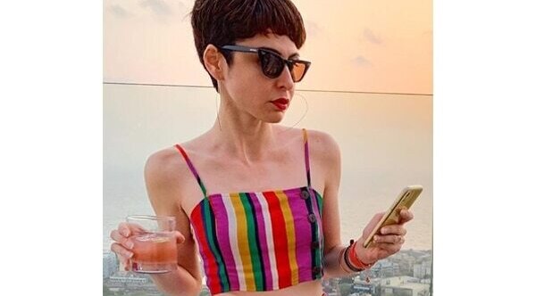 Square necklines