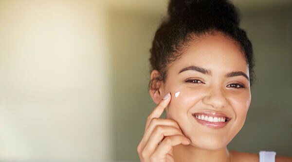 How To Prep Your Skin Before Applying Makeup