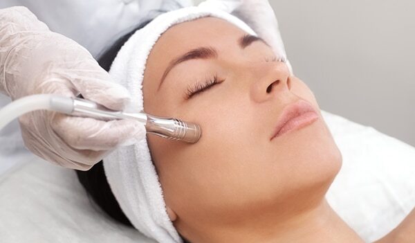 10 Reasons Why A Diamond Facial Is The Best Thing For Your Skin