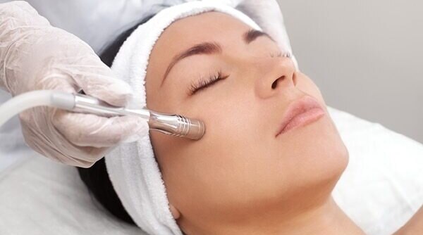 10 Reasons Why A Diamond Facial Is The Best Thing For Your Skin