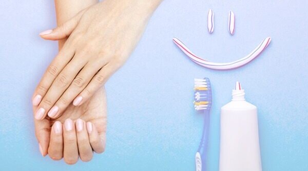 How To Get Rid Of Yellow Nails With Toothpaste!