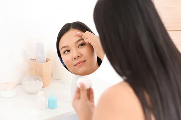 Cinnamon and honey for pimple free skin