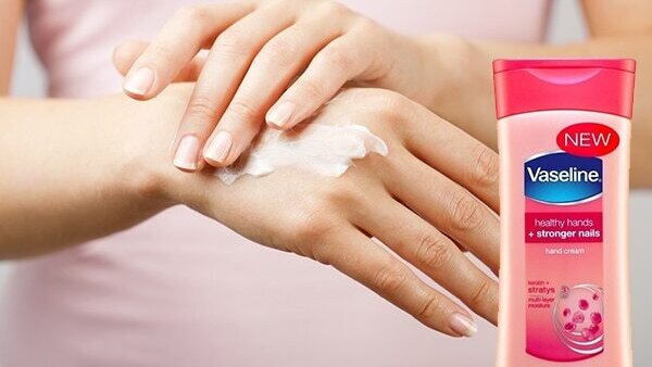 It helps heal damaged skin and prevent peeling