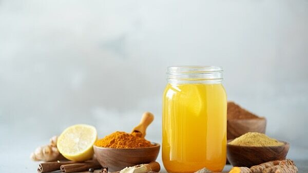 Aloe, lemon and honey detox drink