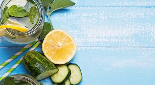 Aloe, lemon and honey detox drink
