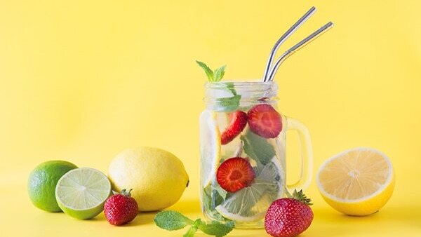 Aloe, lemon and honey detox drink
