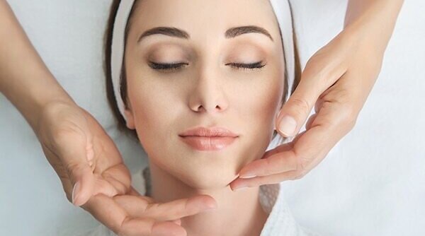 Face Massage Benefits Your Skin In More Ways Than One. Here’s How!