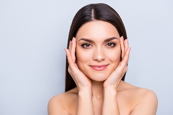 Relieves pain and soothes skin
