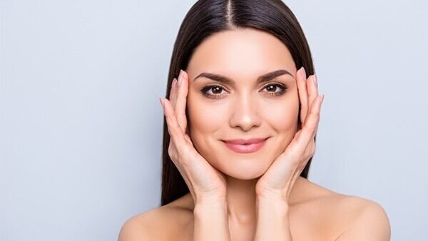 Relieves pain and soothes skin