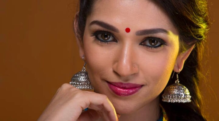Step-By-Step Guide To Flawless Makeup This Festive Season