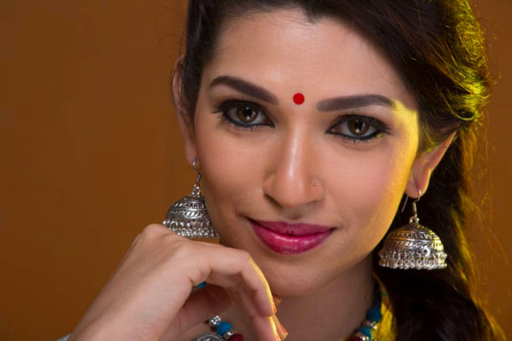 Step-By-Step Guide To Flawless Makeup This Festive Season
