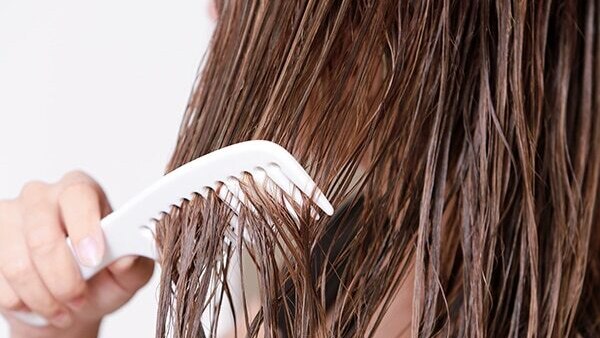 Tying wet hair