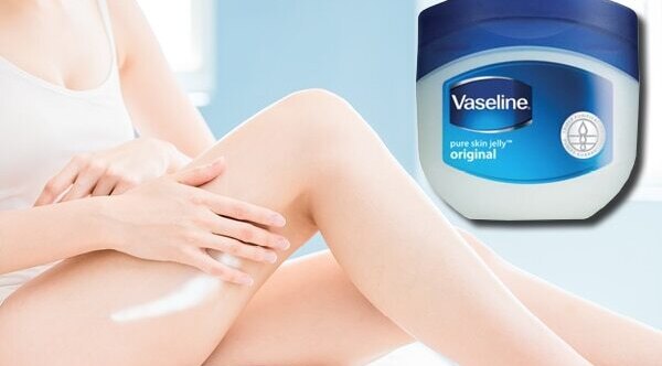 Apply Vaseline or talcum powder on your inner thighs