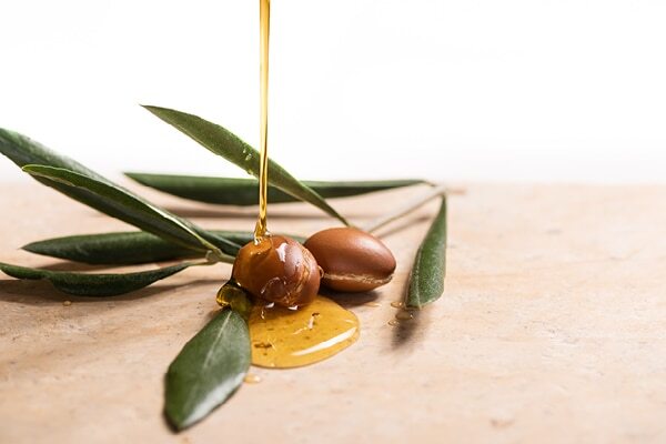 #9 Oil for hair thickening: Castor oil