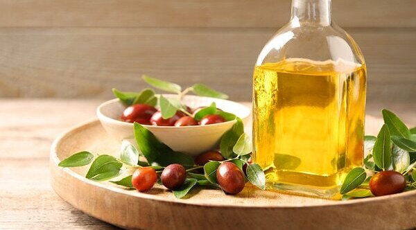 #9 Oil for hair thickening: Castor oil