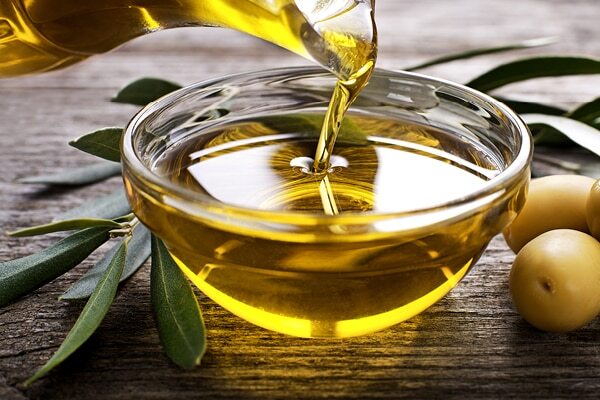#9 Oil for hair thickening: Castor oil
