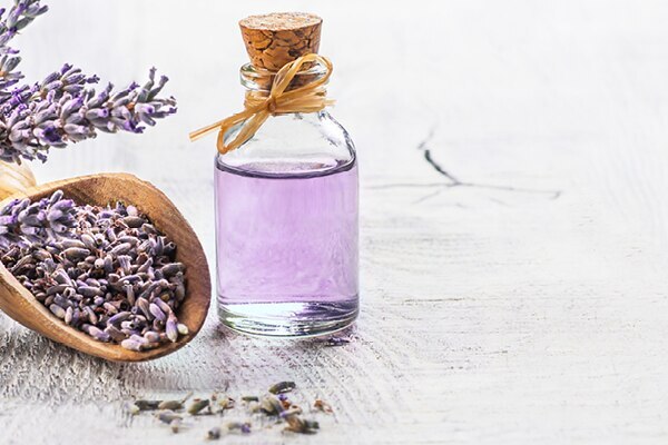 #9 Oil for hair thickening: Castor oil