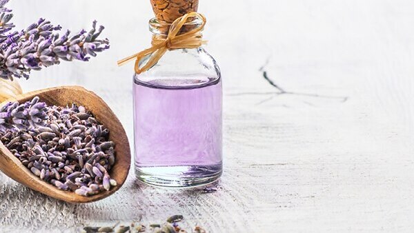 #9 Oil for hair thickening: Castor oil