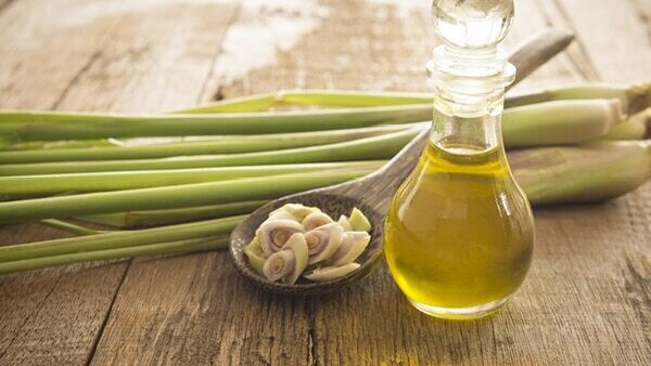 #9 Oil for hair thickening: Castor oil