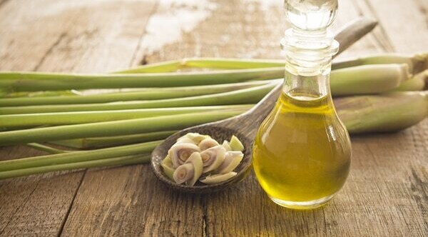#9 Oil for hair thickening: Castor oil