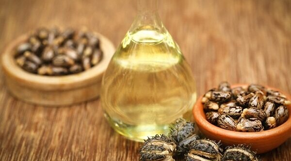 #9 Oil for hair thickening: Castor oil