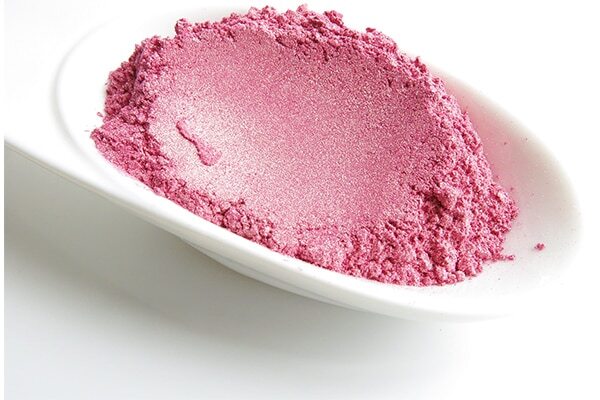 5 ingredients in your makeup that could be causing breakouts