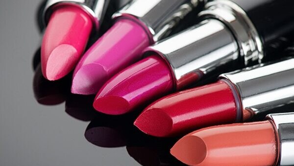 5 ingredients in your makeup that could be causing breakouts
