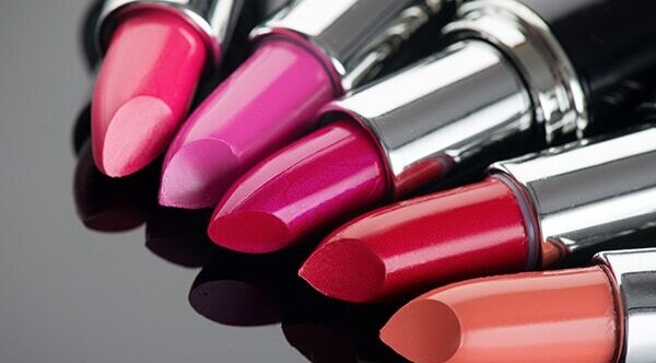 5 ingredients in your makeup that could be causing breakouts